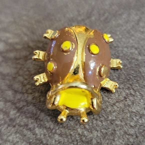 𝅺ALAN J 1980s Rare Ladybug Headphones Novelty Kidcore Brooch Pin - Picture 3 of 7